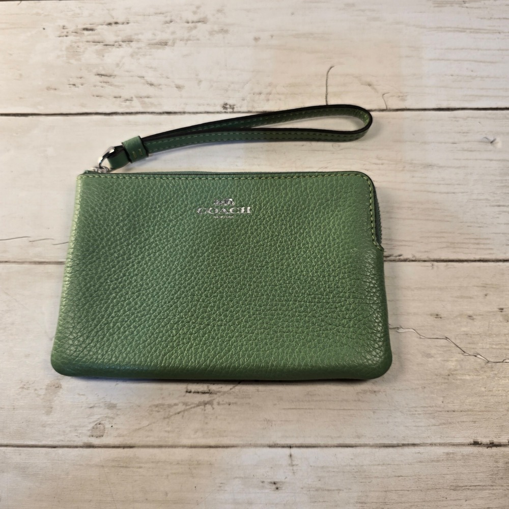 Coach Green Pebbled Leather Small Wristlet Wallet Zip Pouch Silver Logo
